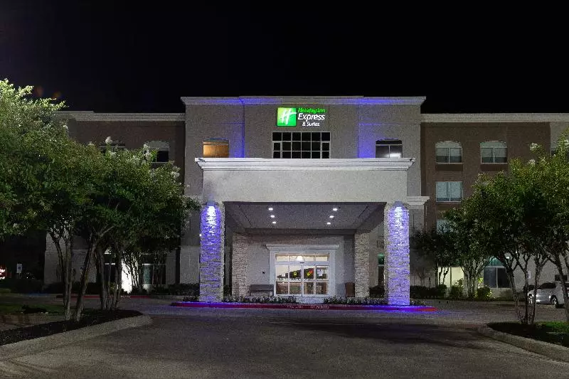 Hotelli Holiday Inn Express & Suites Arlington North Stadium Area
