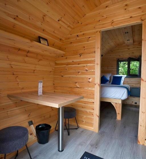 Отель Les Prés Du Roi