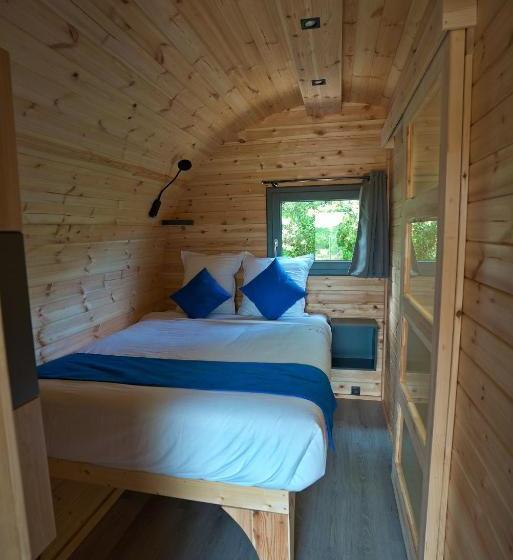 Отель Les Prés Du Roi