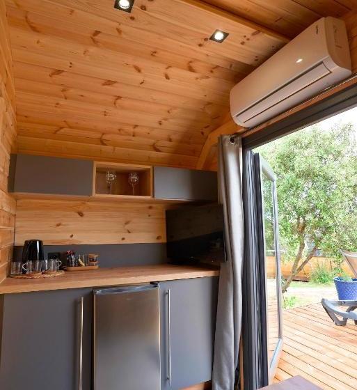 Отель Les Prés Du Roi