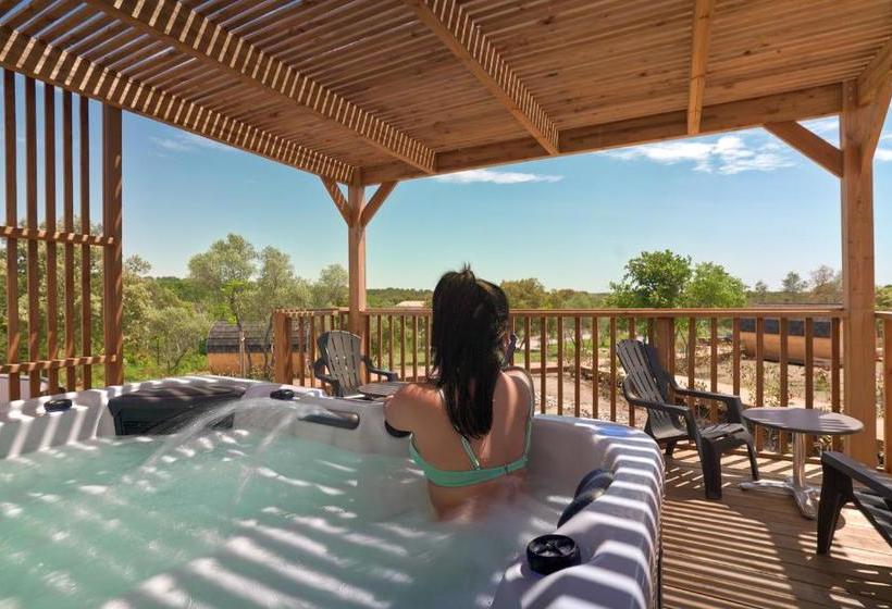 Отель Les Prés Du Roi