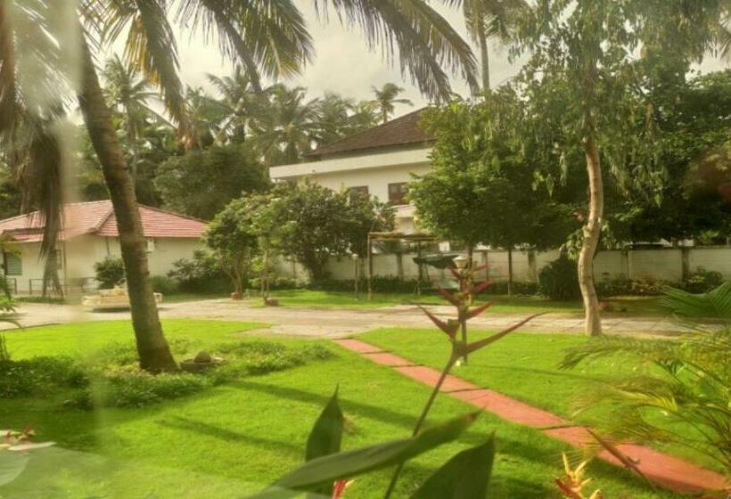 Hotel Treebo Sadhoo Heritage Ayurvedic Spa & Pool