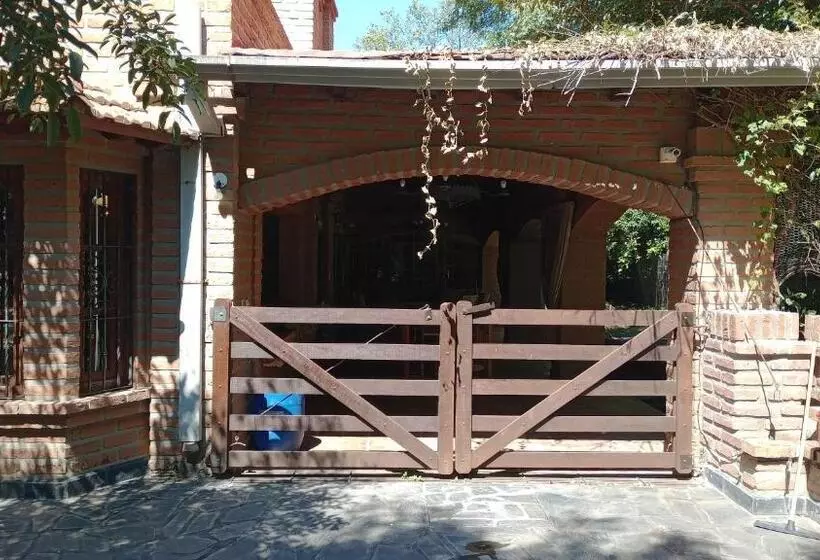 Retkeilymaja Alojamiento Los Amigos