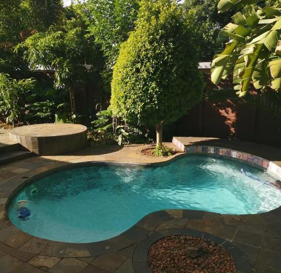 تختخواب و صبحانه 180 On Anderson Guest House