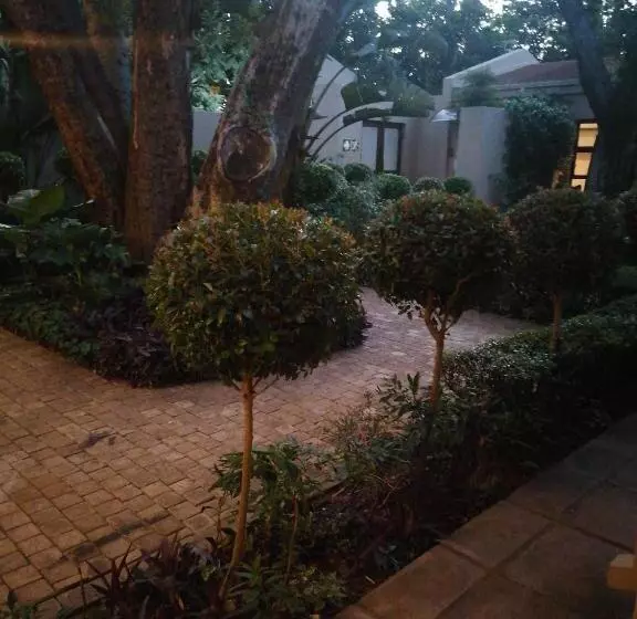 Aamiaismajoitus (B&B) 180 On Anderson Guest House