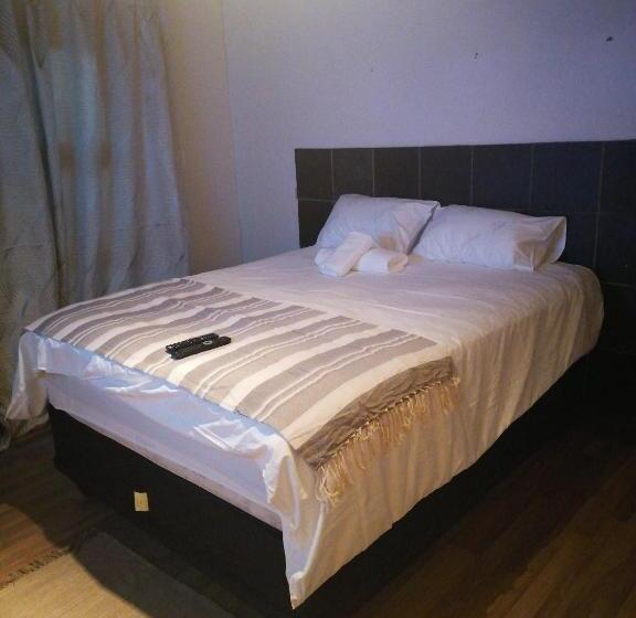 تختخواب و صبحانه 180 On Anderson Guest House