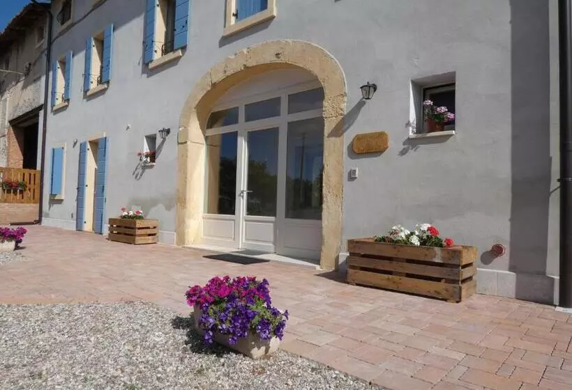 ホテル Agriturismo Il Fontanile