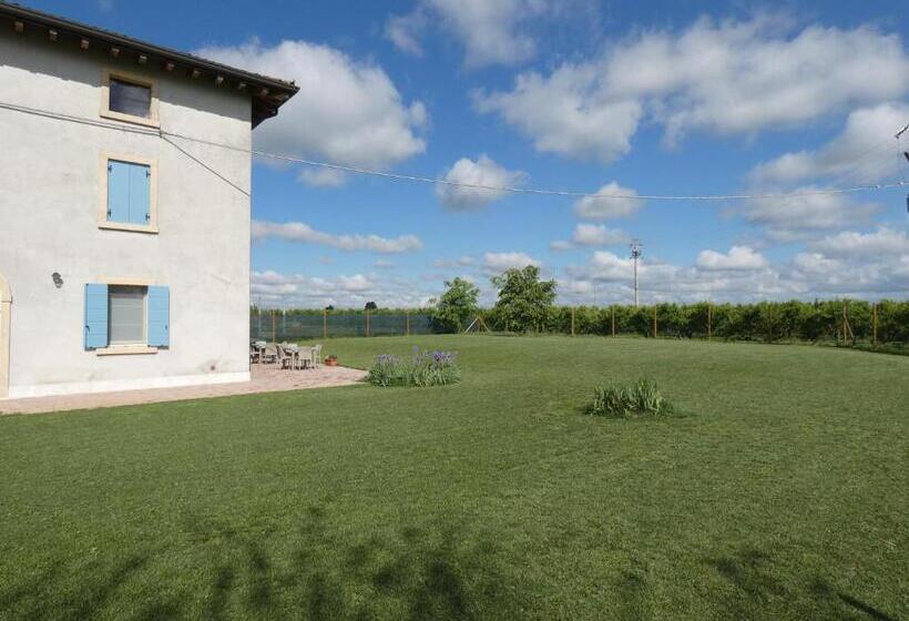 ホテル Agriturismo Il Fontanile