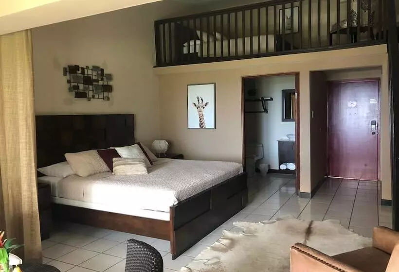 هتل Mountain And Ocean View Lodge