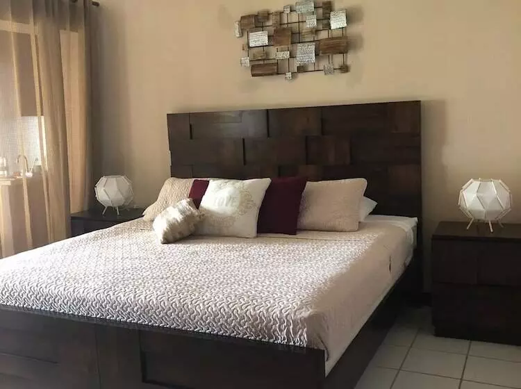 هتل Mountain And Ocean View Lodge