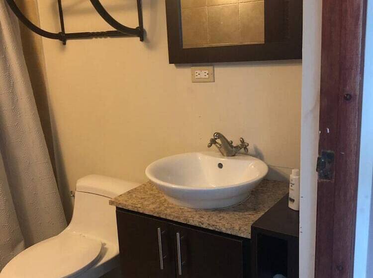 هتل Mountain And Ocean View Lodge