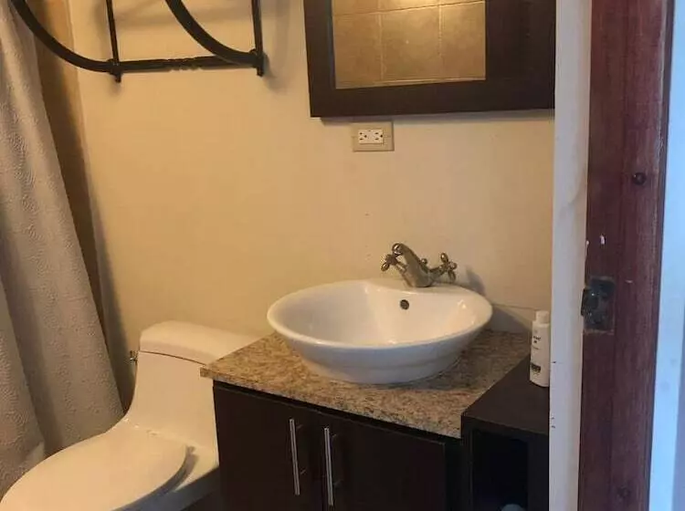 هتل Mountain And Ocean View Lodge