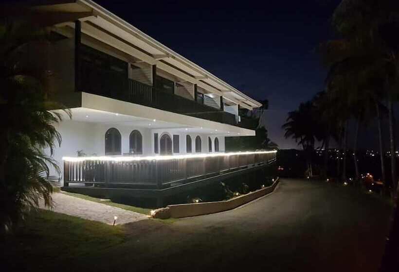 هتل Mountain And Ocean View Lodge