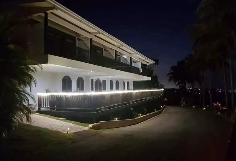 هتل Mountain And Ocean View Lodge