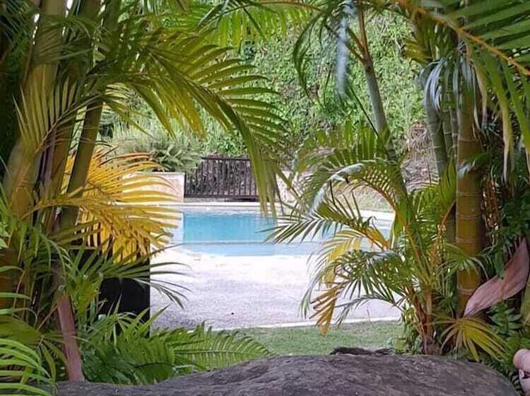 هتل Mountain And Ocean View Lodge