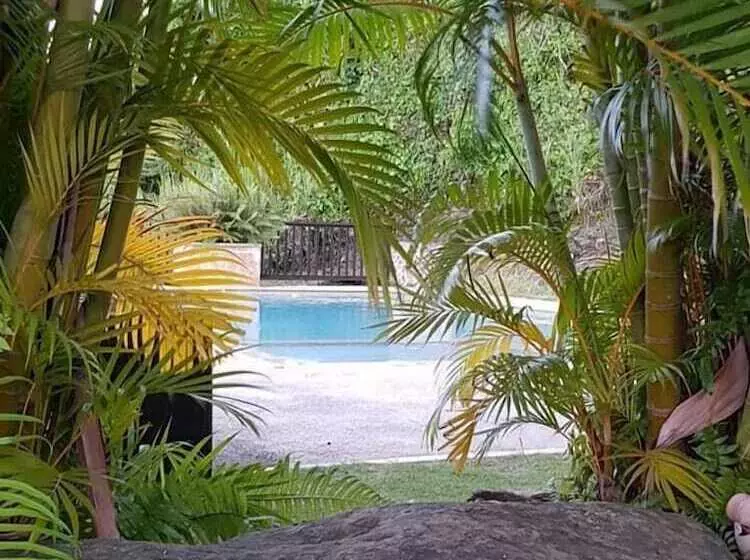 هتل Mountain And Ocean View Lodge