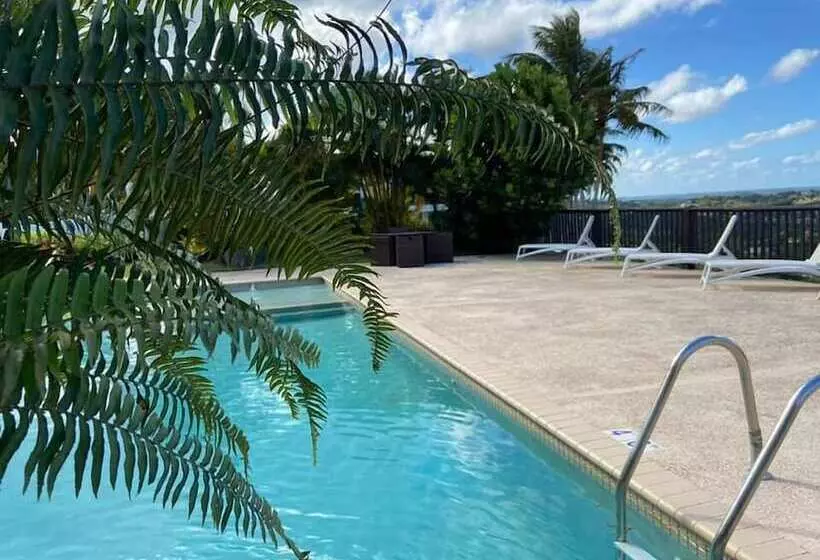 هتل Mountain And Ocean View Lodge