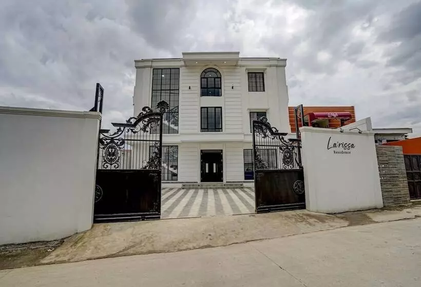 Hotelli Oyo 90164 La Rissa Residence