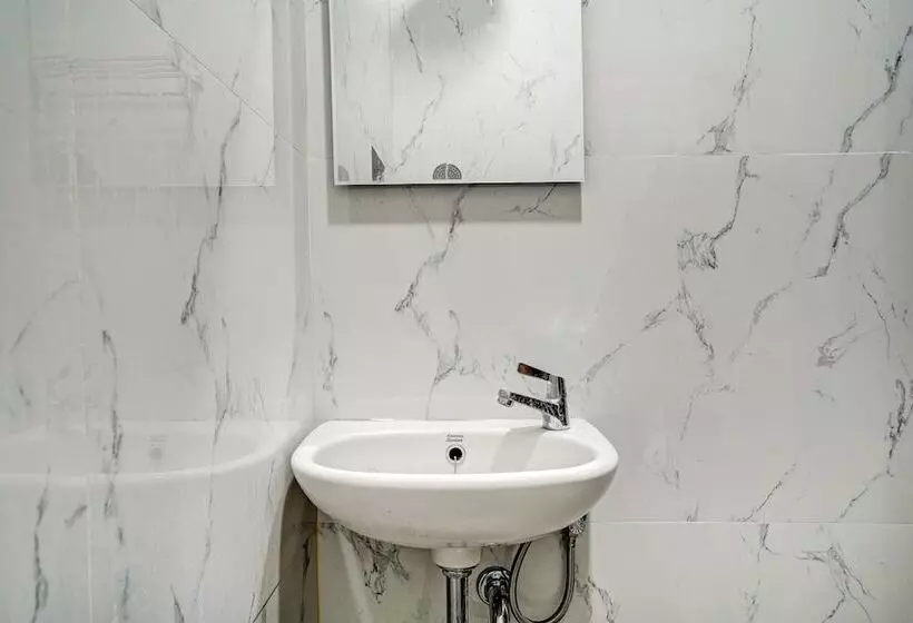 Hotelli Oyo 90164 La Rissa Residence