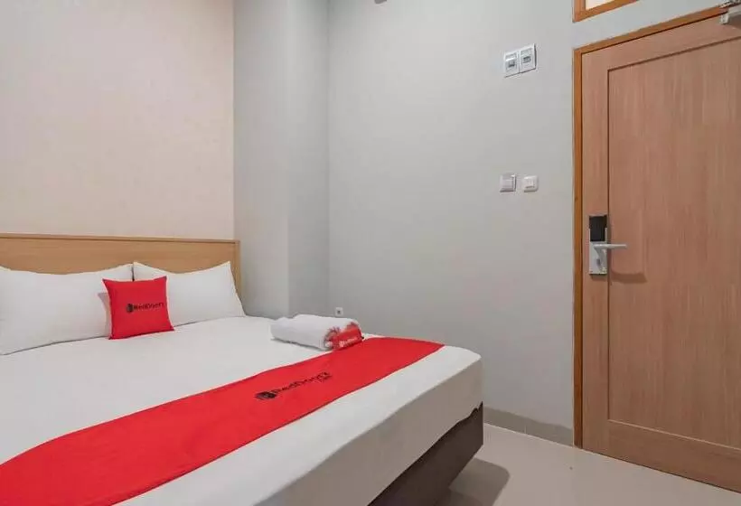 Hotelli Reddoorz Plus @ Karapitan Street