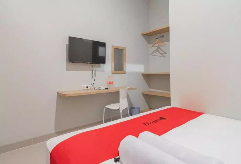 Hotelli Reddoorz Plus @ Karapitan Street