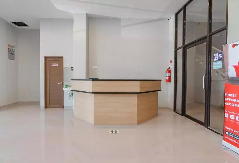 Hotelli Reddoorz Plus @ Karapitan Street