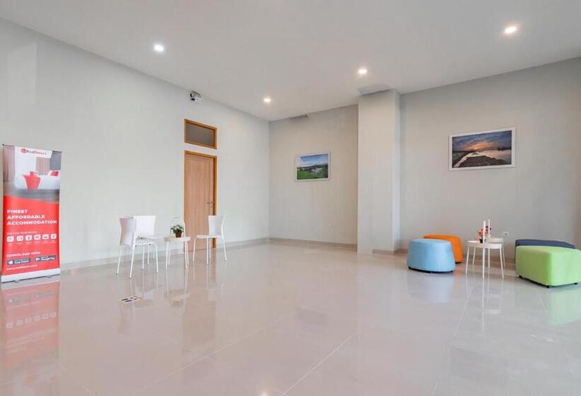 בית מלון כפרי Reddoorz Plus @ Karapitan Street