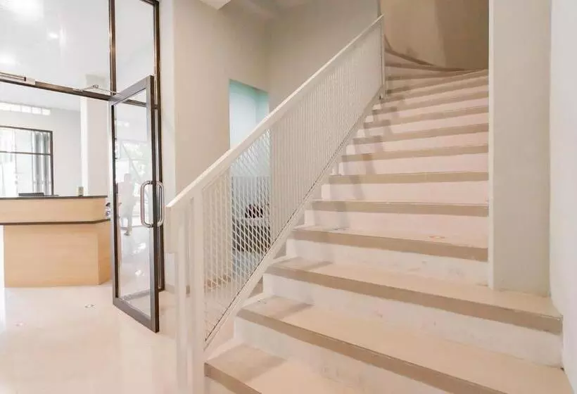 Hotelli Reddoorz Plus @ Karapitan Street