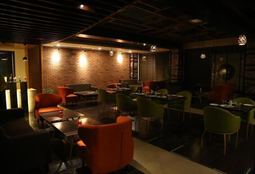 Pristine Hotel, Varanasi