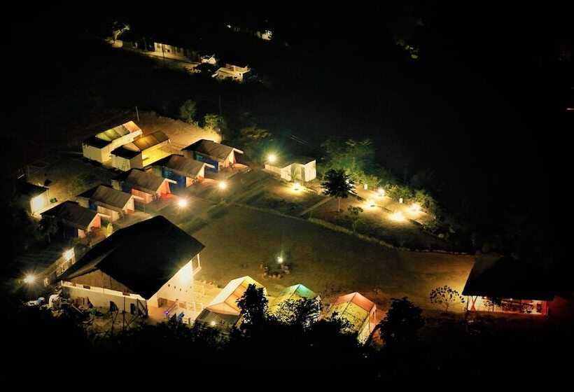 منتجع Corbett Hunters