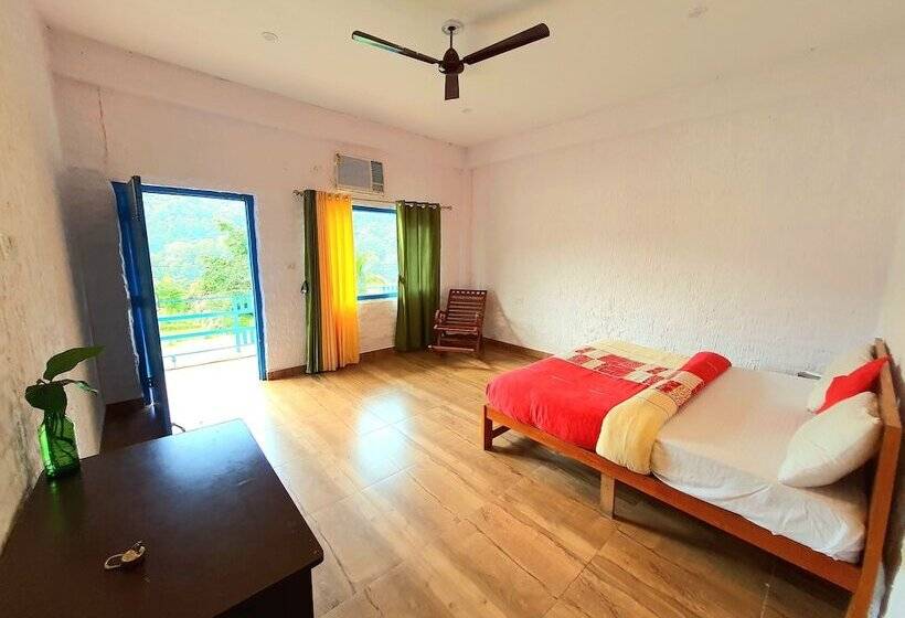 منتجع Corbett Hunters