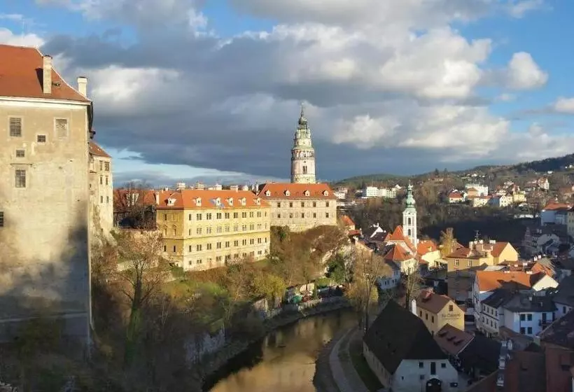 Aamiaismajoitus (B&B) Element