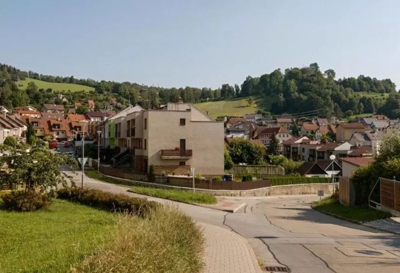 Aamiaismajoitus (B&B) Element