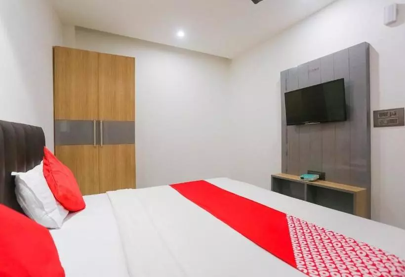 ホテル Oyo 76202 Aditya Guest House