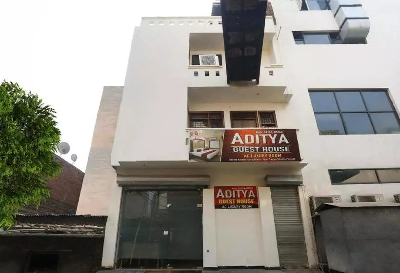 ホテル Oyo 76202 Aditya Guest House