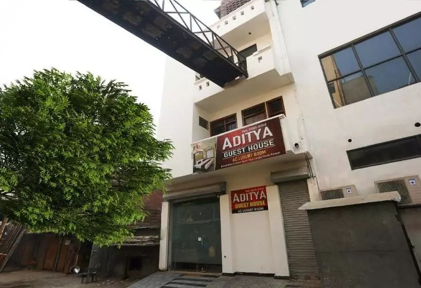 ホテル Oyo 76202 Aditya Guest House