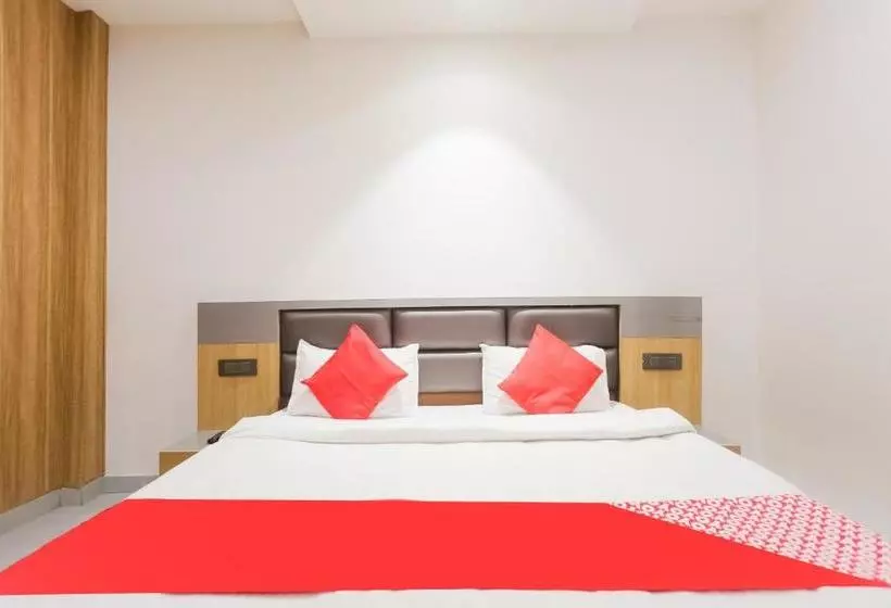 ホテル Oyo 76202 Aditya Guest House
