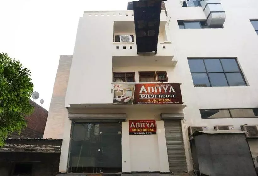 ホテル Oyo 76202 Aditya Guest House