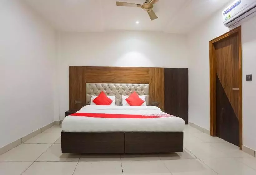 ホテル Oyo 76202 Aditya Guest House
