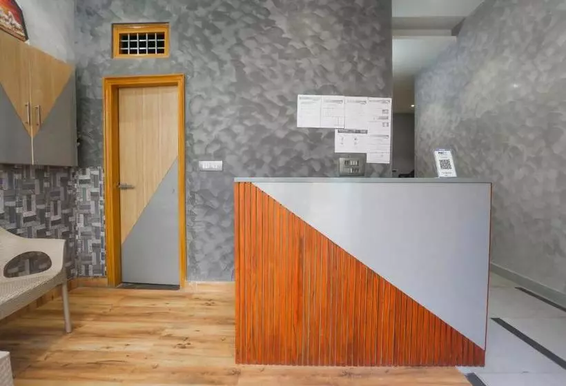 ホテル Oyo 76202 Aditya Guest House