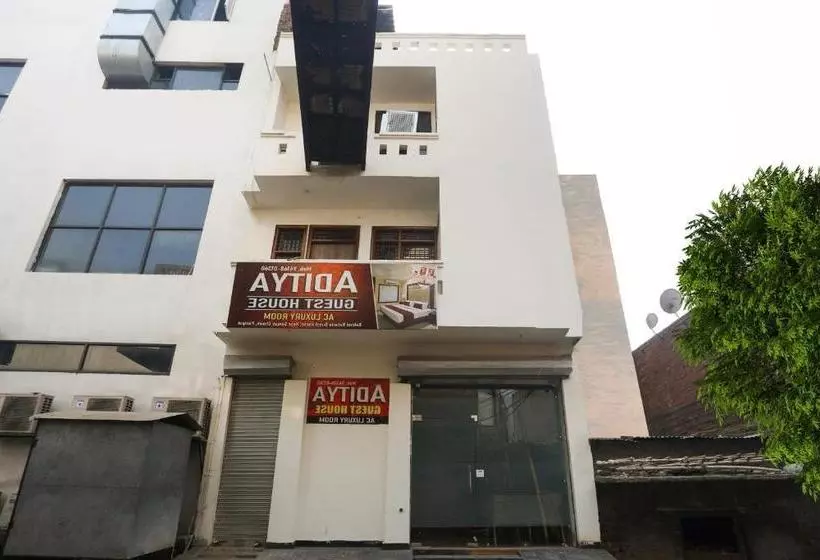 ホテル Oyo 76202 Aditya Guest House