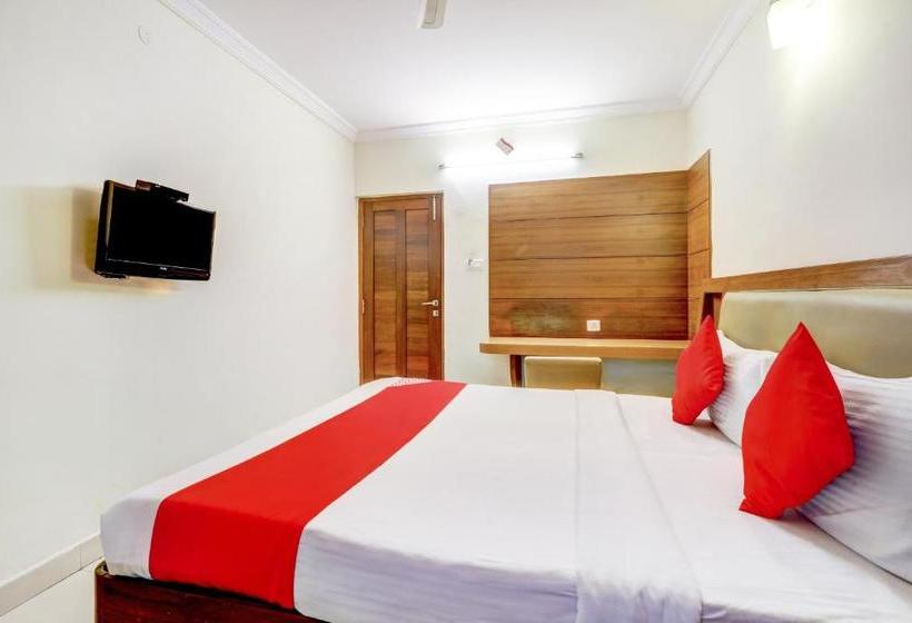 Hotelli Oyo 76300 Rvp Residency