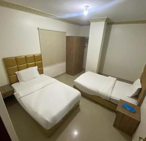 Al Quba Al Thahbia Hotel Suites 2