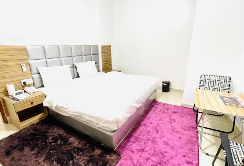 Al Quba Al Thahbia Hotel Suites 2