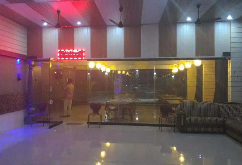 ホテル Chithra