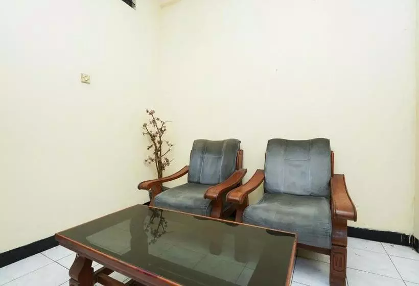 ホテル Oyo 2612 Pondok Rizqi Syariah