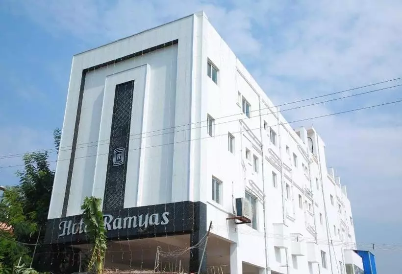 ホテル Ramyas