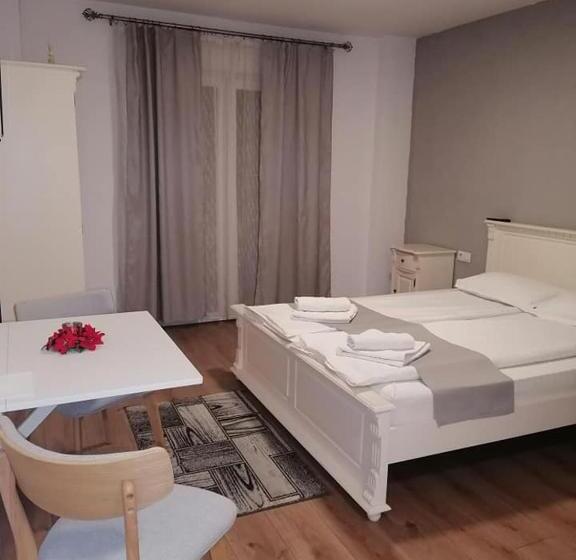 פנסיון Provincial