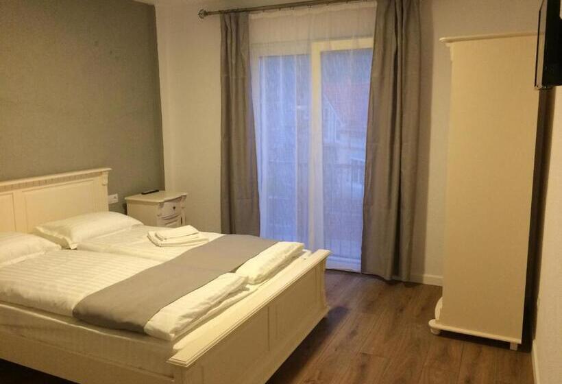 פנסיון Provincial