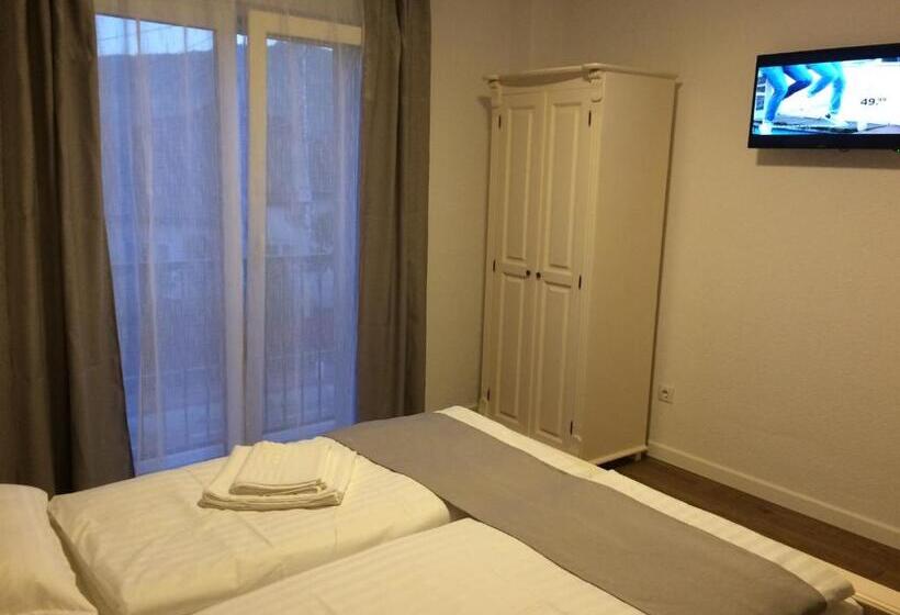 פנסיון Provincial